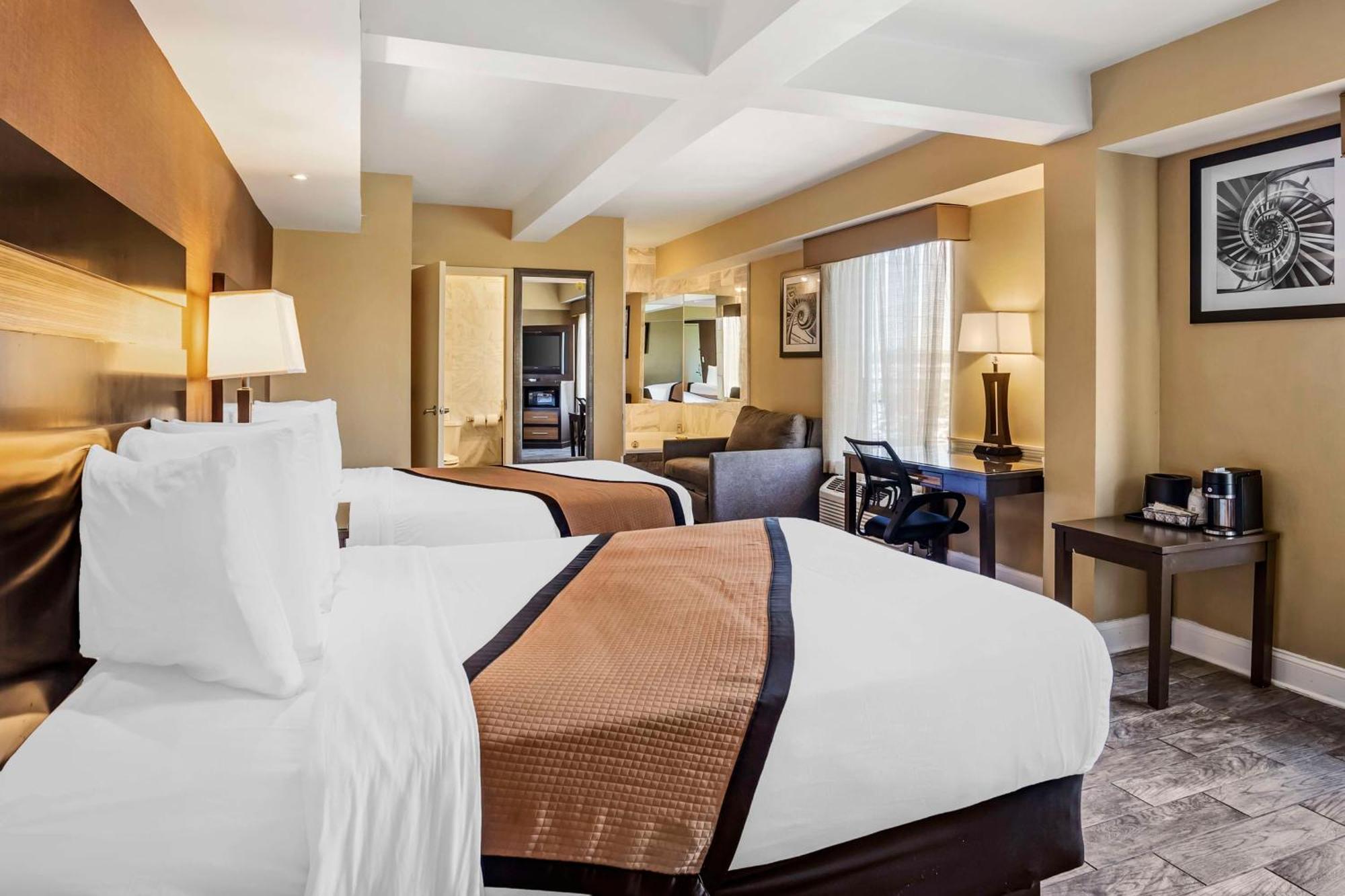 Western Airport West Hotel 3*