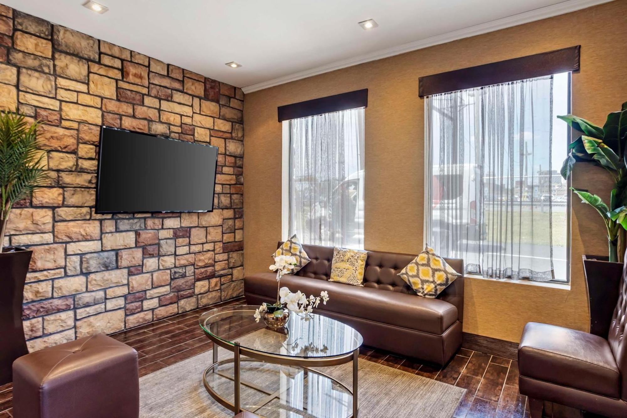 Western Airport West 3*